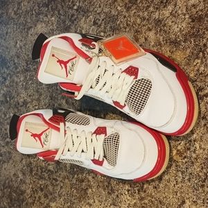 Air Jordan 4 Fire Red